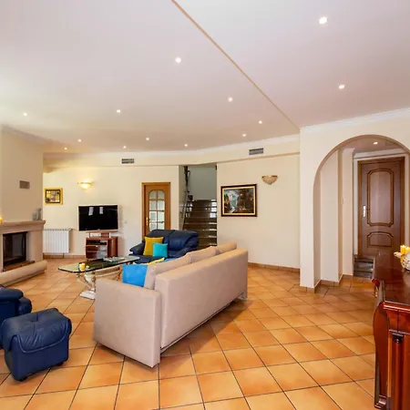 Villa Villa In Albufeira Near Santa Eulalia Beach *