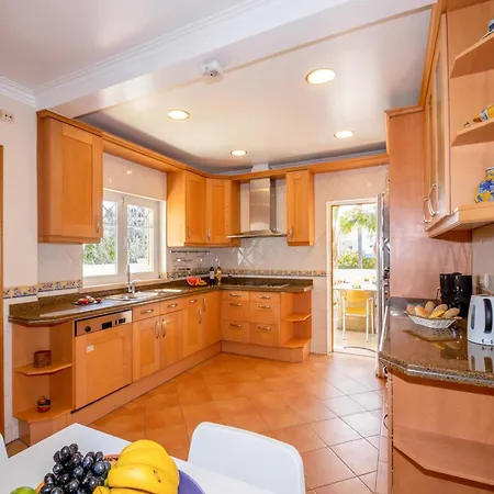 Magnificant Heated Swimming Pool, Free Wifi Villa