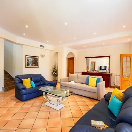 Villa In Albufeira Near Santa Eulalia Beach Villa *