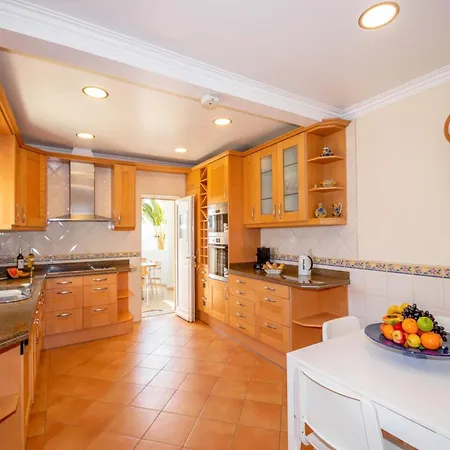Villa In Albufeira Near Santa Eulalia Beach Villa *