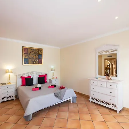 Villa Villa In Albufeira Near Santa Eulalia Beach *